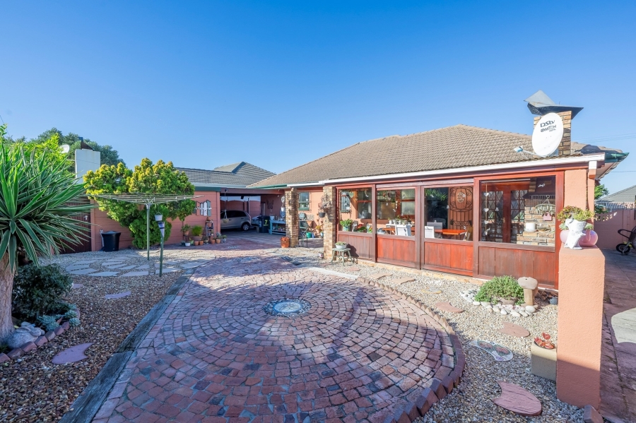 3 Bedroom Property for Sale in Clamhall Western Cape